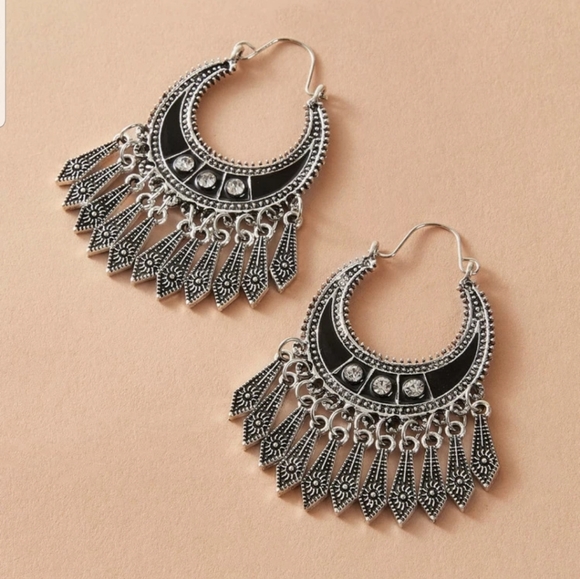 *Denver* Tassle Hoop Earrings - Picture 3 of 4